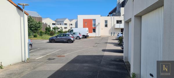 Garage
                                                                                                                                                
                                                                                                                                                
                                                                                                                                                                                                                                                                                                                        15  m²