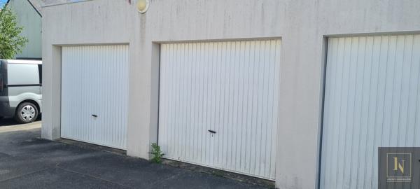 Garage
                                                                                                                                                
                                                                                                                                                
                                                                                                                                                                                                                                                                                                                        15  m²