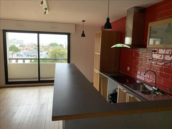 Appartement à louer 966 € CC BORDEAUX 3 p 62 m² DPE C
