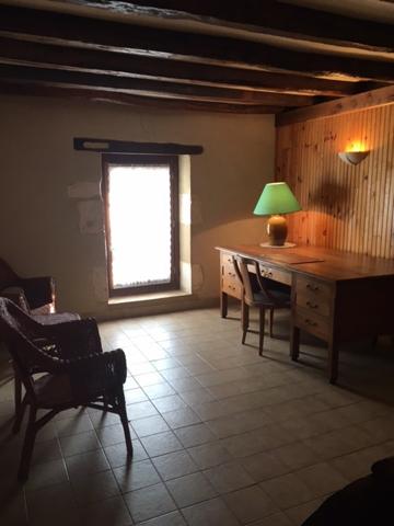 Les Aix-d'Angillon (18220) Maison 5 Pièces de 135m2 avec Garage et dépandances sur parcelle de 1770m2 à 10min des Aix