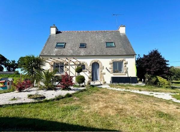 Maison d'habitation 5 chambres avec sous-sol et hangar de 90 m2