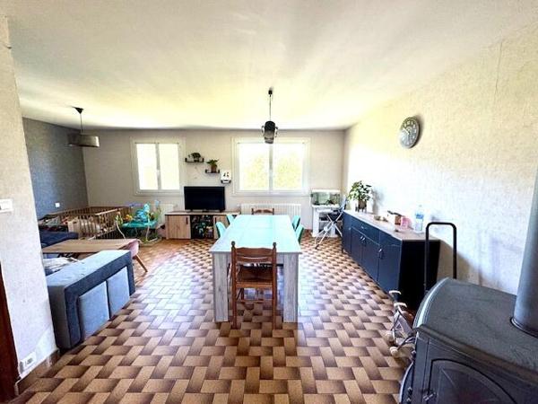 Maison d'habitation 5 chambres avec sous-sol et hangar de 90 m2