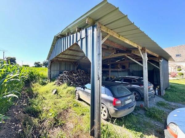 Maison d'habitation 5 chambres avec sous-sol et hangar de 90 m2