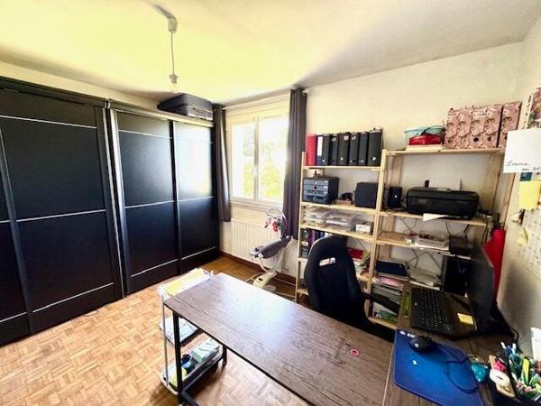 Maison d'habitation 5 chambres avec sous-sol et hangar de 90 m2