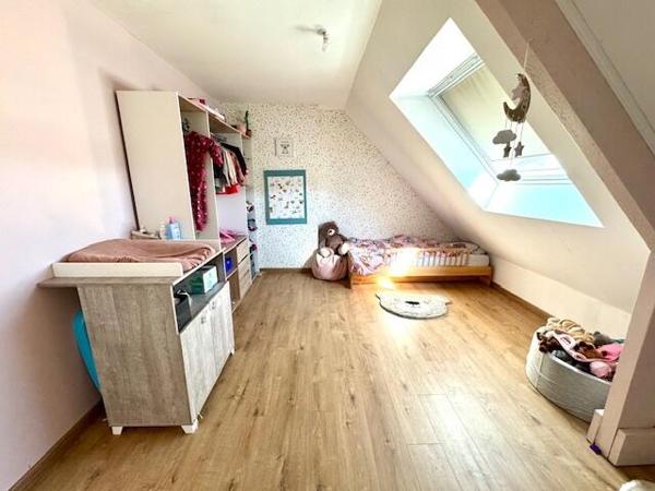 Maison d'habitation 5 chambres avec sous-sol et hangar de 90 m2