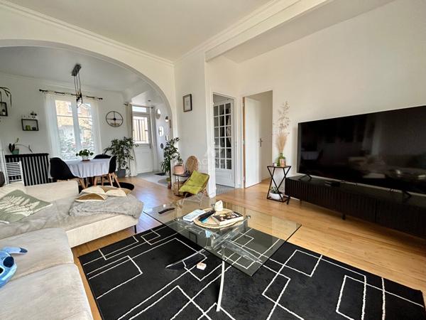 Maison Poissy 6 pièce(s) 100m2 625 000 € **  - Référence  9216