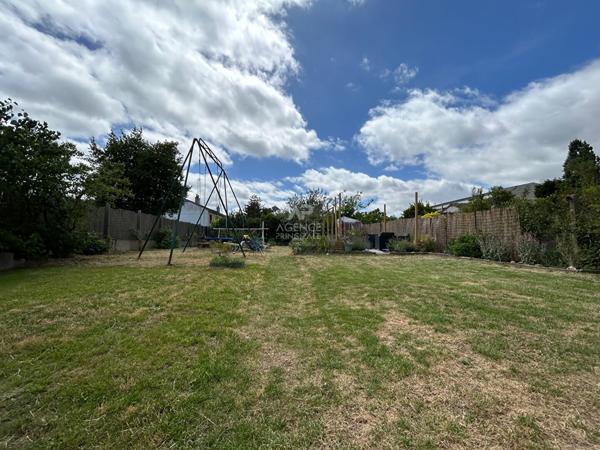 Maison Poissy 6 pièce(s) 100m2 625 000 € **  - Référence  9216