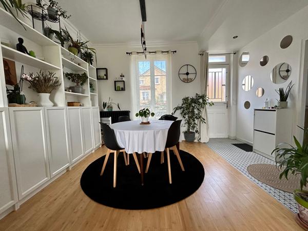 Maison Poissy 6 pièce(s) 100m2 625 000 € **  - Référence  9216