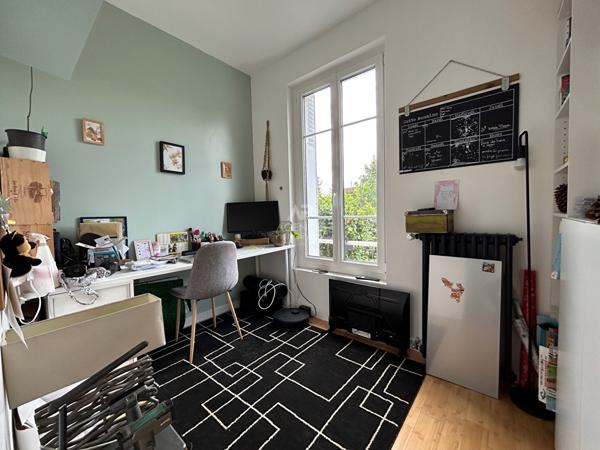 Maison Poissy 6 pièce(s) 100m2 625 000 € **  - Référence  9216