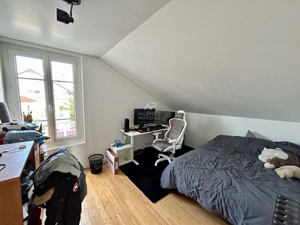 Maison Poissy 6 pièce(s) 100m2 625 000 € **  - Référence  9216