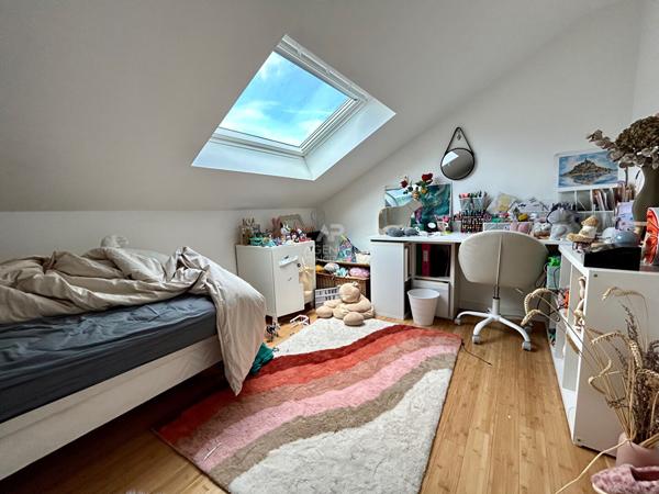 Maison Poissy 6 pièce(s) 100m2 625 000 € **  - Référence  9216