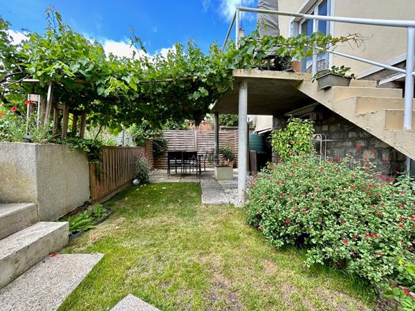 Maison Poissy 6 pièce(s) 100m2 625 000 € **  - Référence  9216