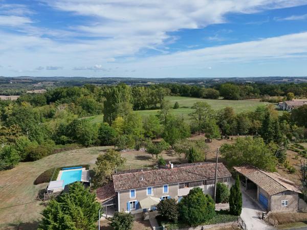Charmante maison française avec vue et deux logements indépendants, à seulement 15 minutes d’Eymet