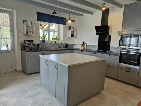 Charmante maison française avec vue et deux logements indépendants, à seulement 15 minutes d’Eymet