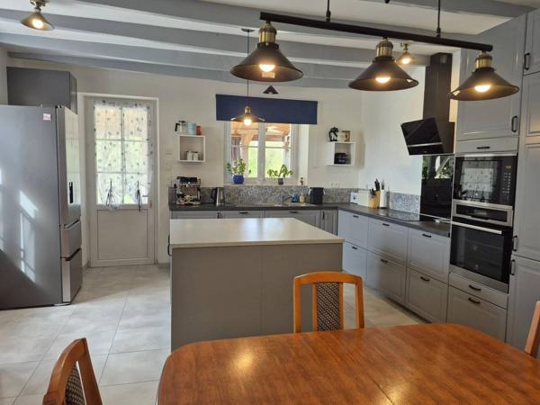 Charmante maison française avec vue et deux logements indépendants, à seulement 15 minutes d’Eymet
