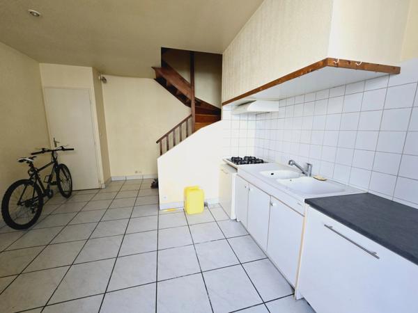 immeuble à vendre SAINT JEAN D'ANGELY (17) 98m² 2 logements loués
