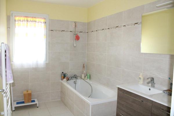 Langogne Maison  5 pièce(s) 172 m2 avec 4 chambres double garage vue dégagée