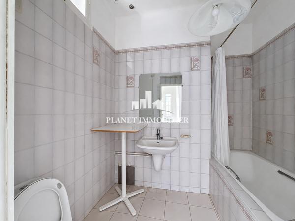 ANTIBES PORT VAUBAN IMMEUBLE A VENDRE