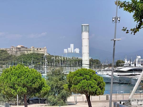ANTIBES PORT VAUBAN IMMEUBLE A VENDRE