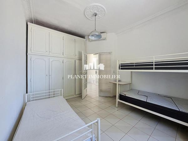 ANTIBES PORT VAUBAN IMMEUBLE A VENDRE