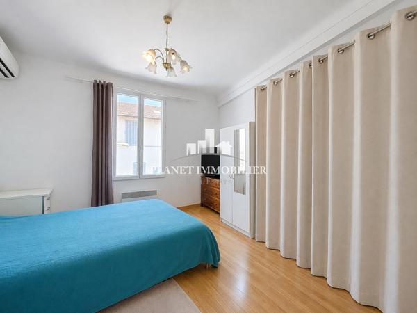 ANTIBES PORT VAUBAN IMMEUBLE A VENDRE