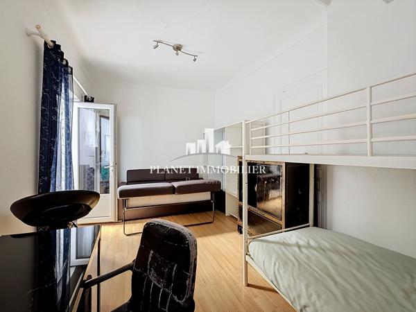 ANTIBES PORT VAUBAN IMMEUBLE A VENDRE