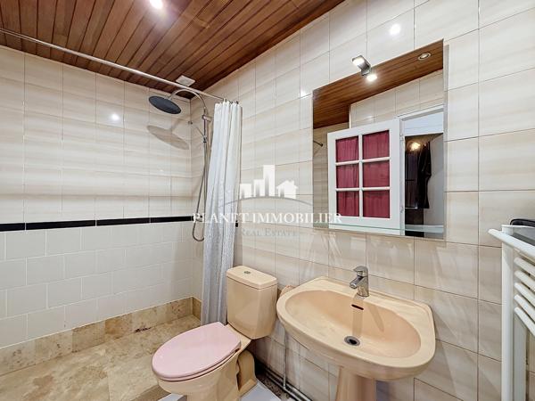 ANTIBES PORT VAUBAN IMMEUBLE A VENDRE
