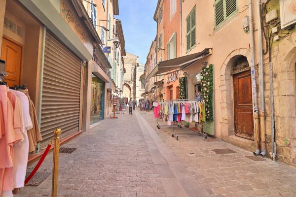 Saint Maximin la Ste Baume: fonds de commerce prêt à porter