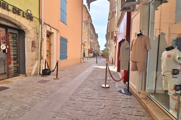 Saint Maximin la Ste Baume: fonds de commerce prêt à porter