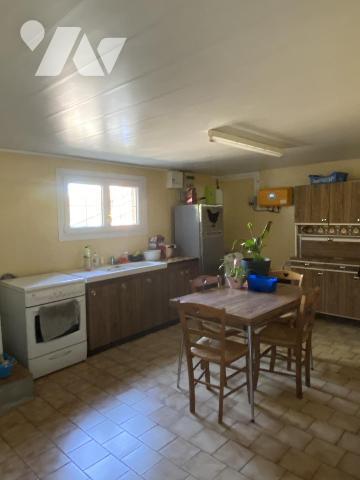 MAISON AVEC PISCINE ET TERRAIN