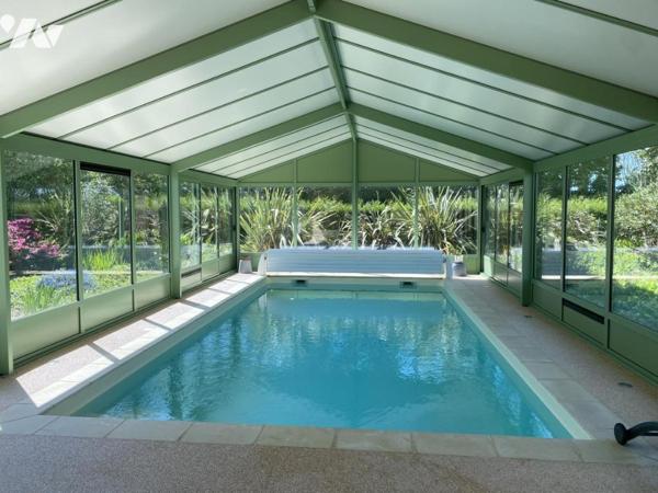 MAISON AVEC PISCINE ET TERRAIN