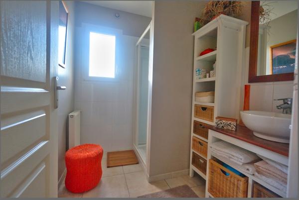 St André des Eaux - Maison d'environ 174 m² - 6 pièces, 2 salles d'eau et 1 salle de bains