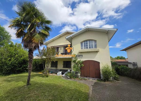 Vente                                                      Maison
                        
                     5 pièces                      214 m2                     à Tarbes