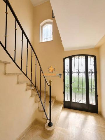 Vente                                                      Maison
                        
                     5 pièces                      214 m2                     à Tarbes