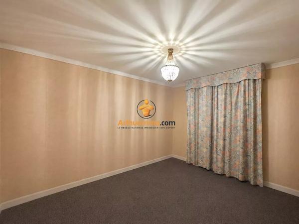 Vente                                                      Maison
                        
                     5 pièces                      214 m2                     à Tarbes