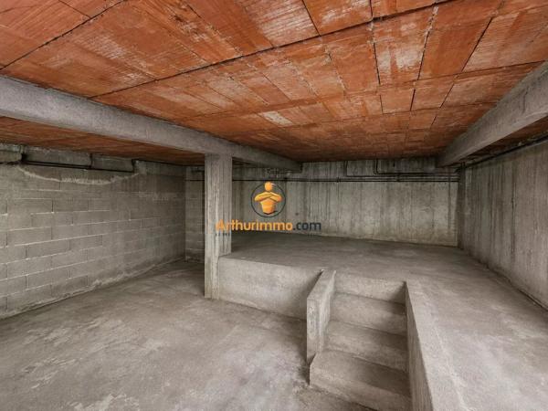 Vente                                                      Maison
                        
                     5 pièces                      214 m2                     à Tarbes