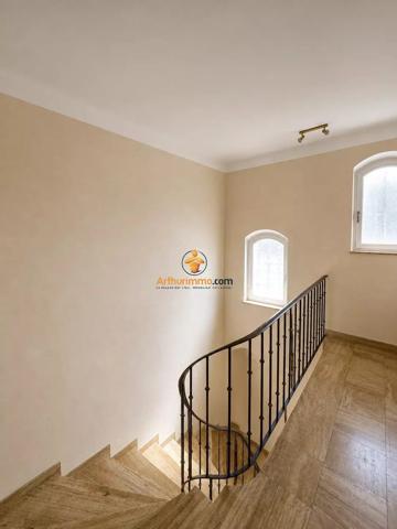 Vente                                                      Maison
                        
                     5 pièces                      214 m2                     à Tarbes