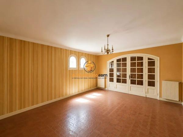 Vente                                                      Maison
                        
                     5 pièces                      214 m2                     à Tarbes