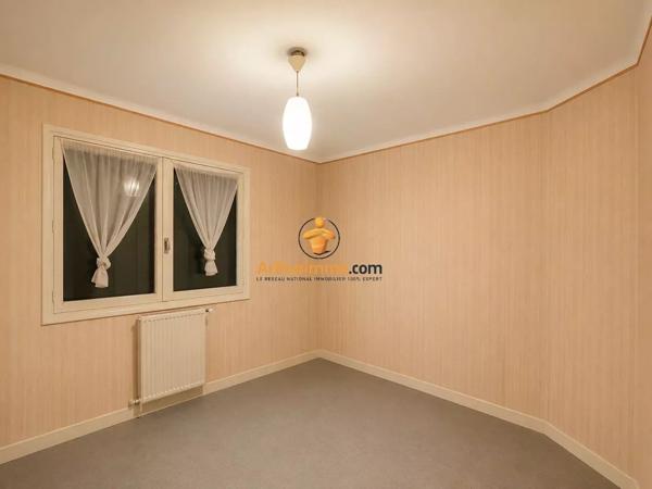 Vente                                                      Maison
                        
                     5 pièces                      214 m2                     à Tarbes