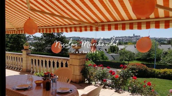 Belle maison spacieuse, terrasse vue cathédrale