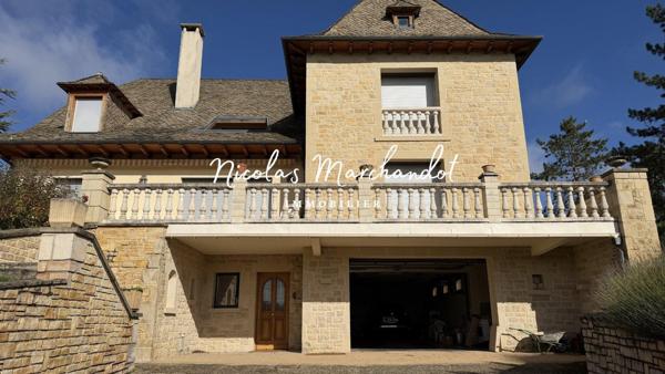 Belle maison spacieuse, terrasse vue cathédrale