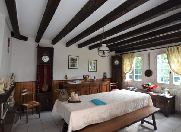 GRAND CHAMP - Maison des années 70 au coeur du bourg - 3 chambres