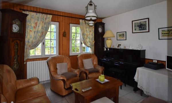 GRAND CHAMP - Maison des années 70 au coeur du bourg - 3 chambres