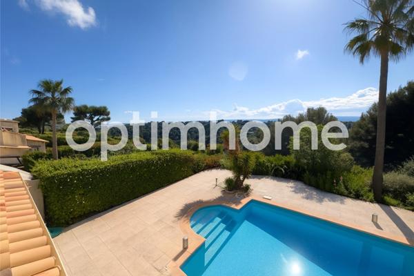 Villa familiale de 323 m2 avec jardin arboré 1875 m2 – 8 pièces - Vue panoramique mer et montagnes – Pièce de réception spacieuse – Piscine en mosaïque 10 x 5 m