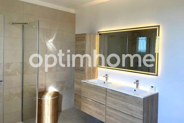 Villa familiale de 323 m2 avec jardin arboré 1875 m2 – 8 pièces - Vue panoramique mer et montagnes – Pièce de réception spacieuse – Piscine en mosaïque 10 x 5 m