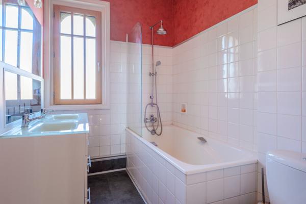 MAISON REZE HOTEL DE VILLE