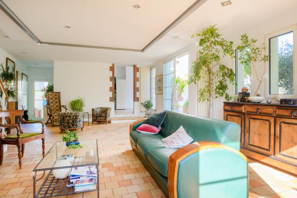 MAISON REZE HOTEL DE VILLE