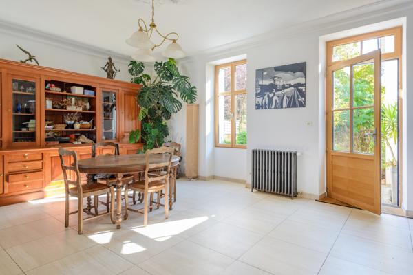 MAISON REZE HOTEL DE VILLE