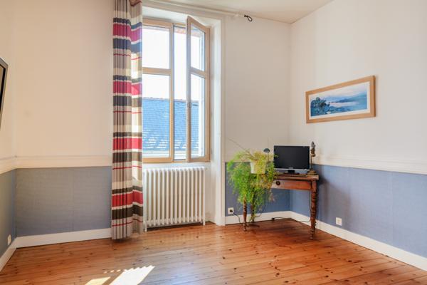 MAISON REZE HOTEL DE VILLE