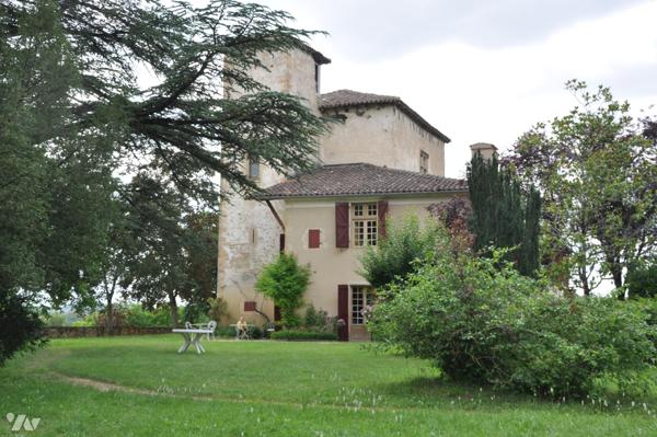 Dans le Comminges à proximité d'AURIGNAC, château inscrit ISMH 618m²sur près de 7hectares. 790.000 €